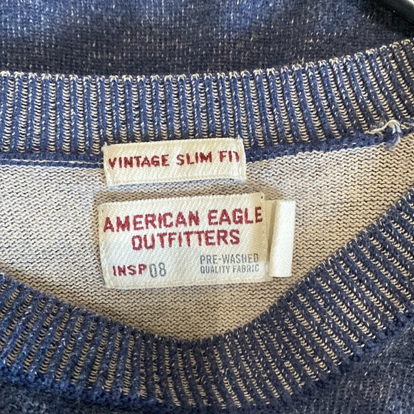 Soft comfy vintage fit american eagle sweatshirt - Picture 3 of 4